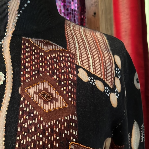 Highly decorated sweater - Picture 4 of 6